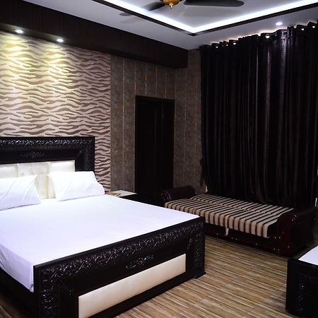 Hotel 12J Lahore Extérieur photo