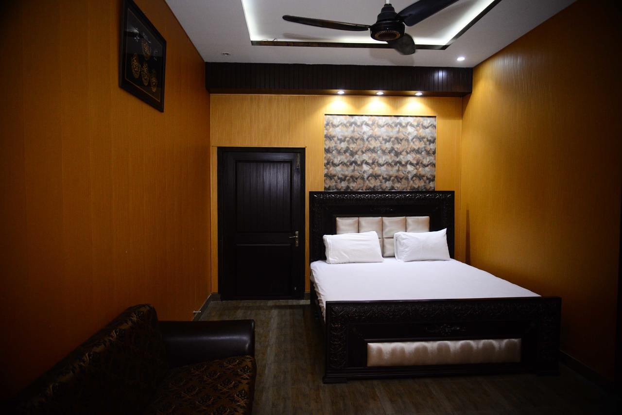 Hotel 12J Lahore Extérieur photo