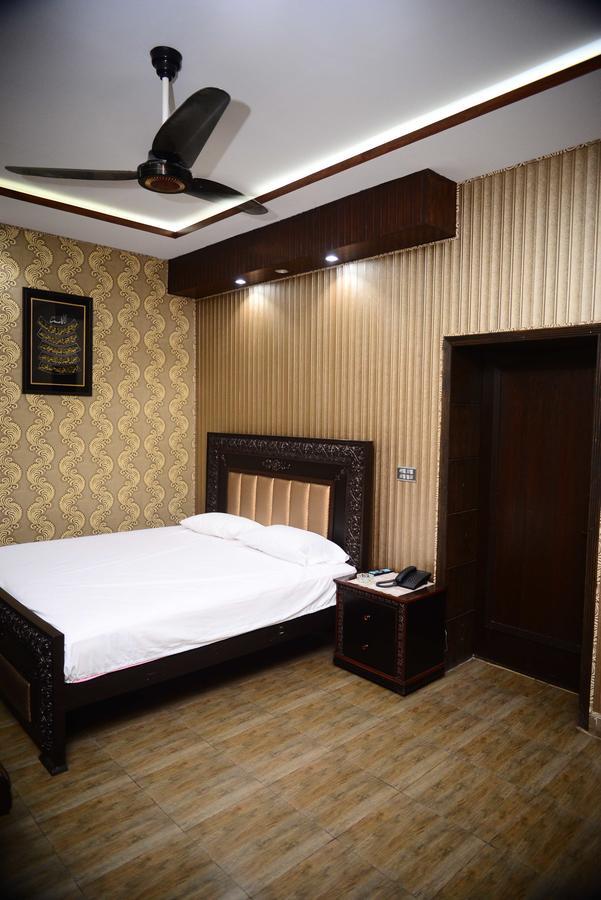 Hotel 12J Lahore Extérieur photo
