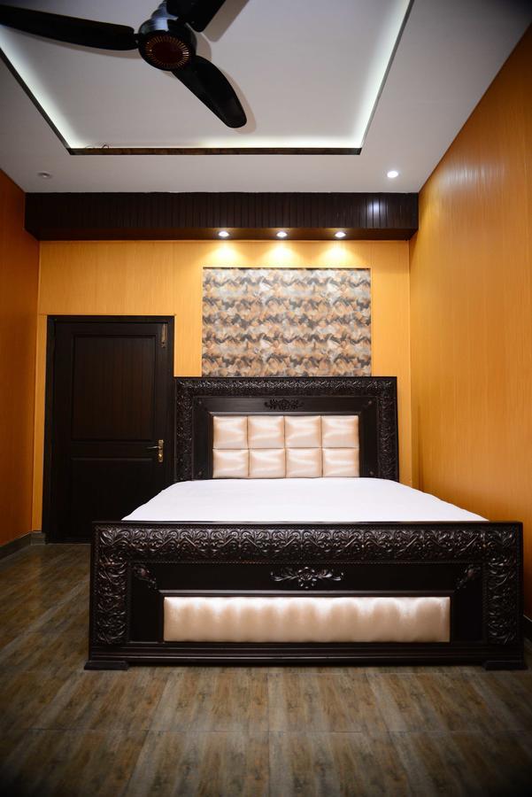 Hotel 12J Lahore Extérieur photo