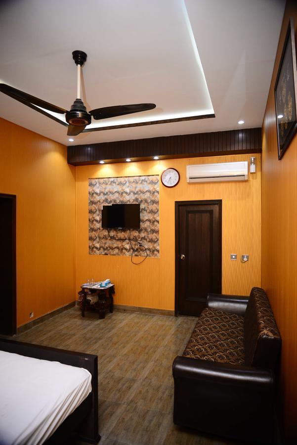 Hotel 12J Lahore Extérieur photo