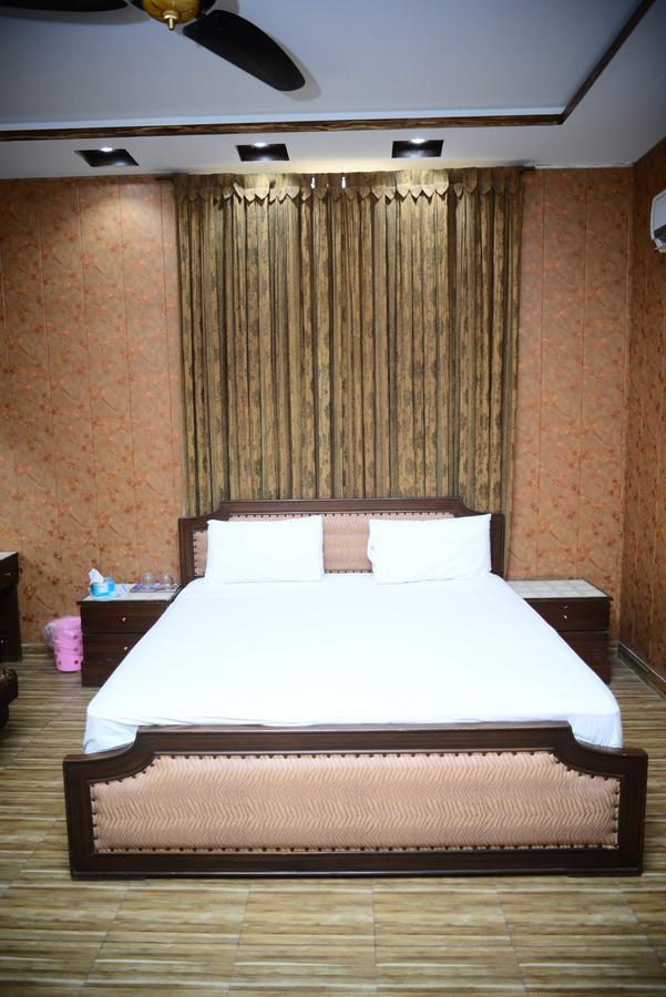 Hotel 12J Lahore Extérieur photo