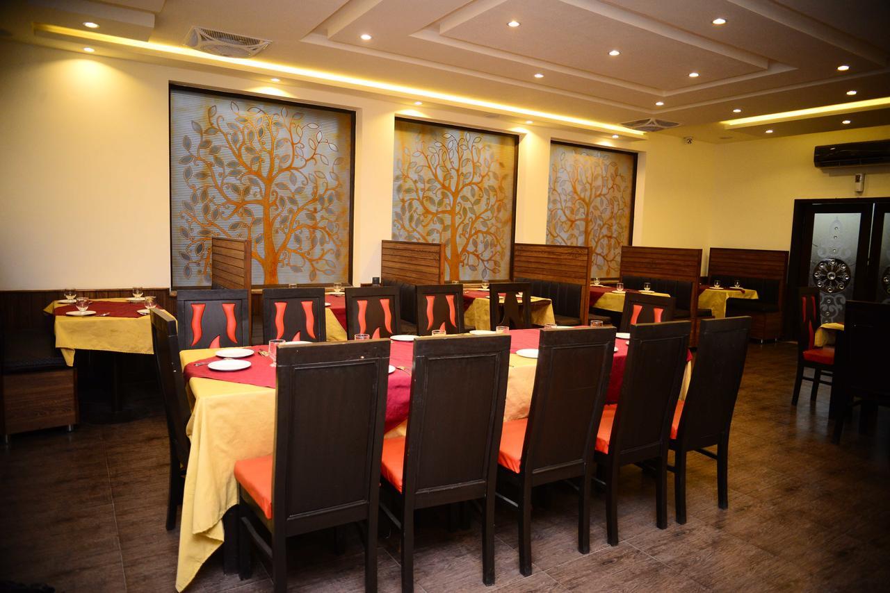 Hotel 12J Lahore Extérieur photo
