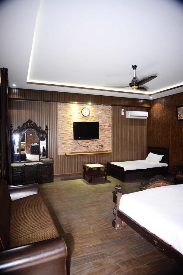 Hotel 12J Lahore Extérieur photo