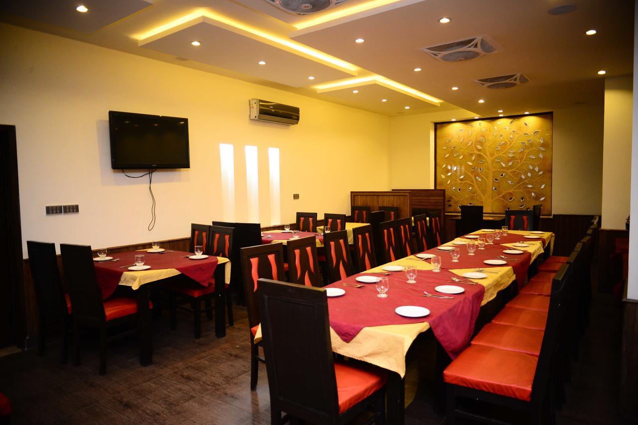 Hotel 12J Lahore Extérieur photo