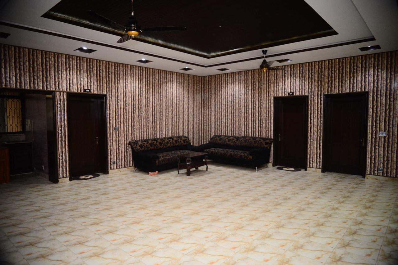 Hotel 12J Lahore Extérieur photo