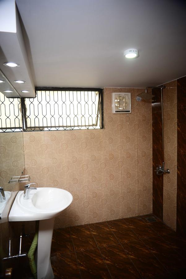 Hotel 12J Lahore Extérieur photo