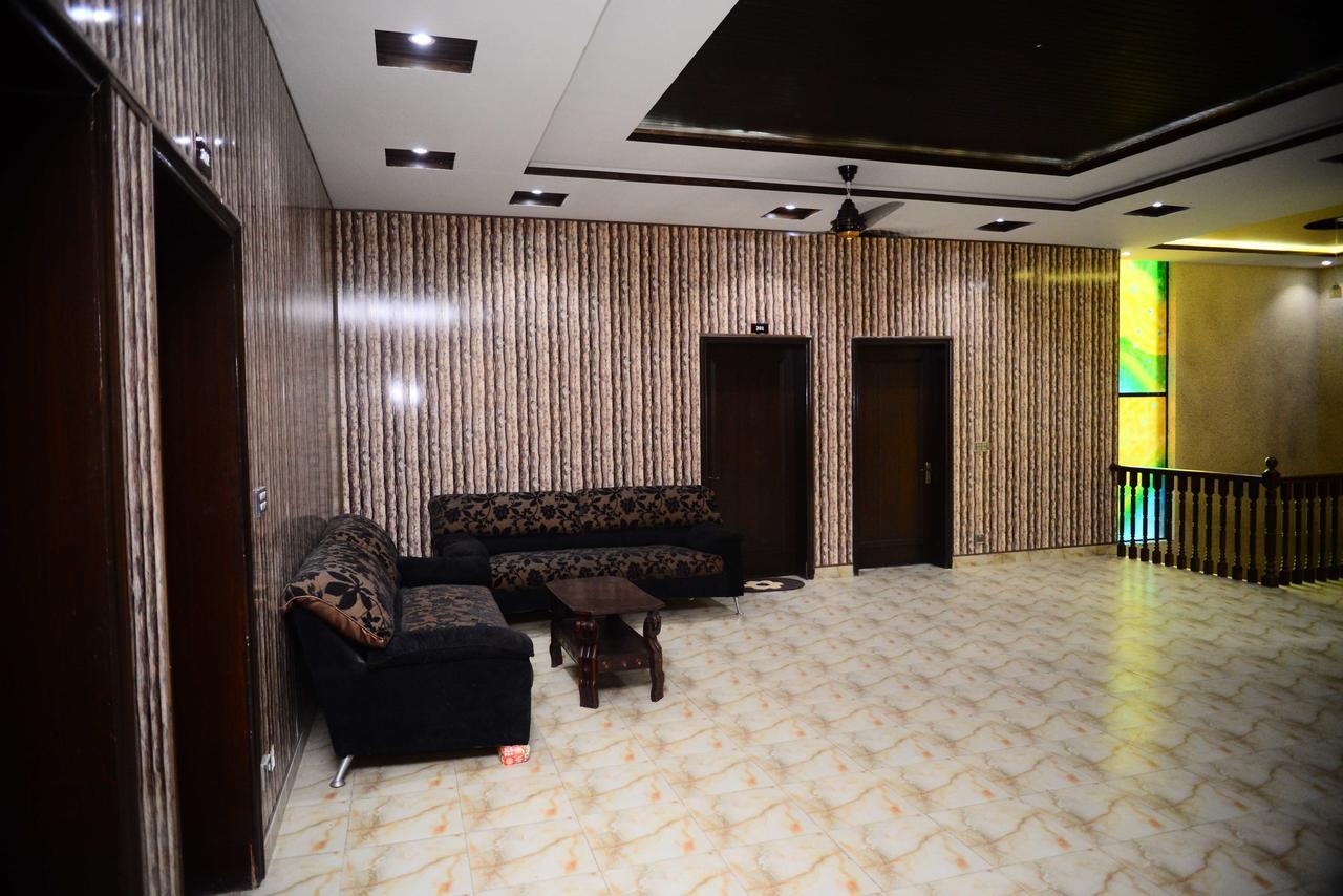 Hotel 12J Lahore Extérieur photo