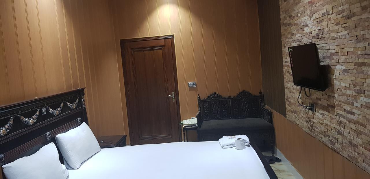 Hotel 12J Lahore Extérieur photo